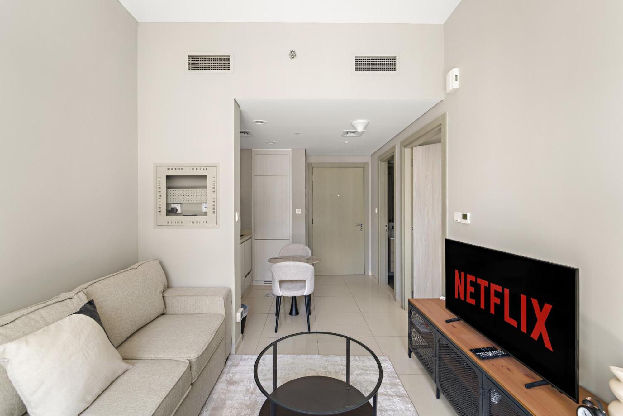 Vayk - Stylish 1 Bd In Business Bay Dubai