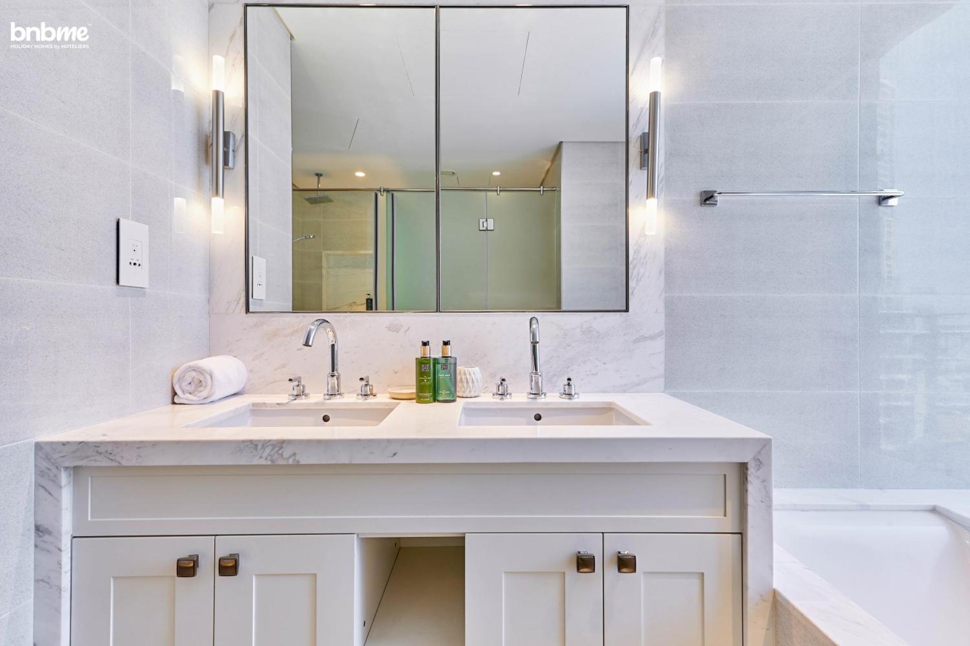 Bnbmehomes - Opera Grand Apartment Dubai