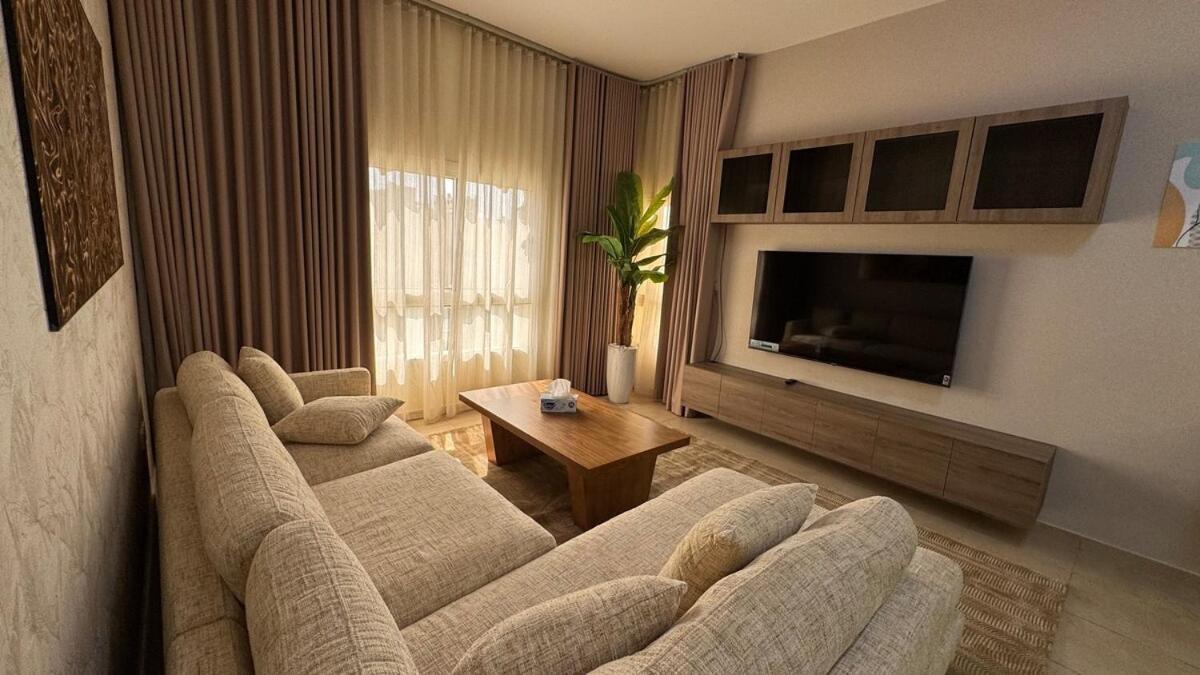 Elegant Family - Playground View In Remraam Apartment *