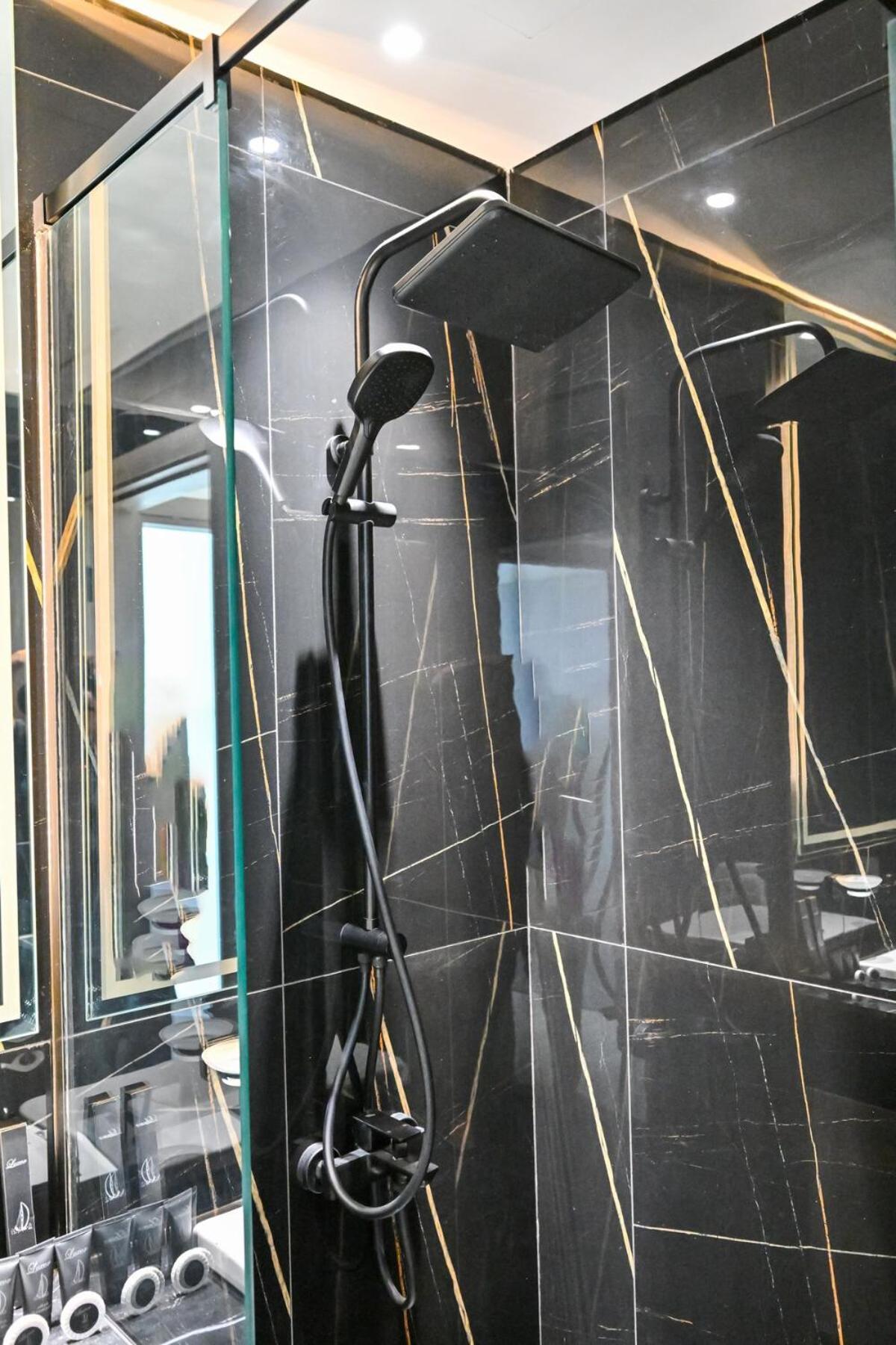 Stunning 1 Bdr Luxury At Jvc *