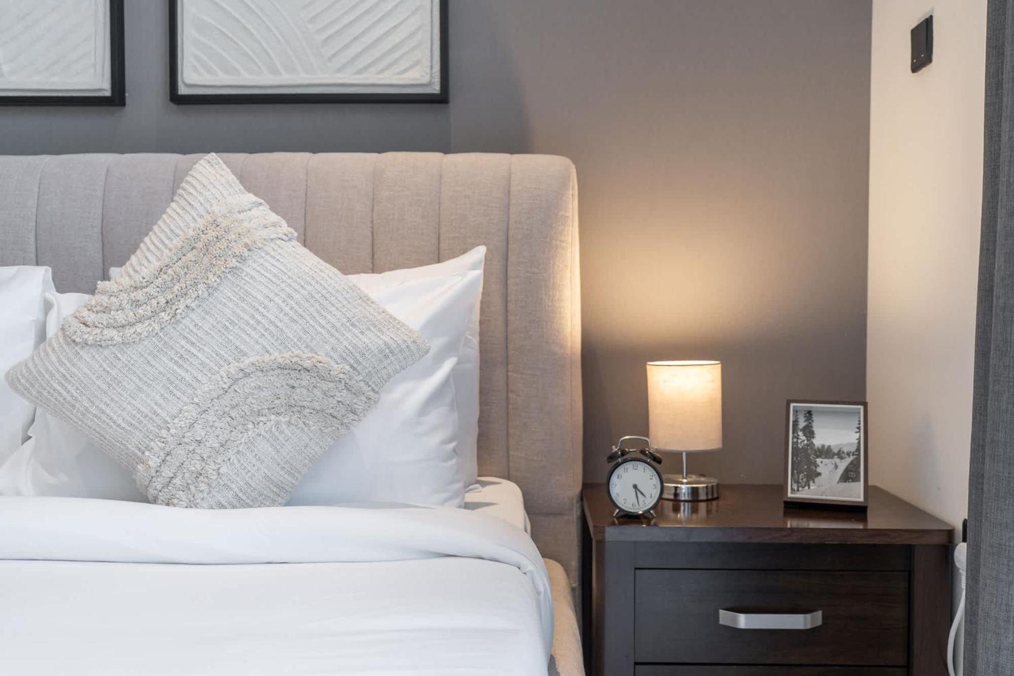 Spacious And Stunning In The Heart Of Jvc *