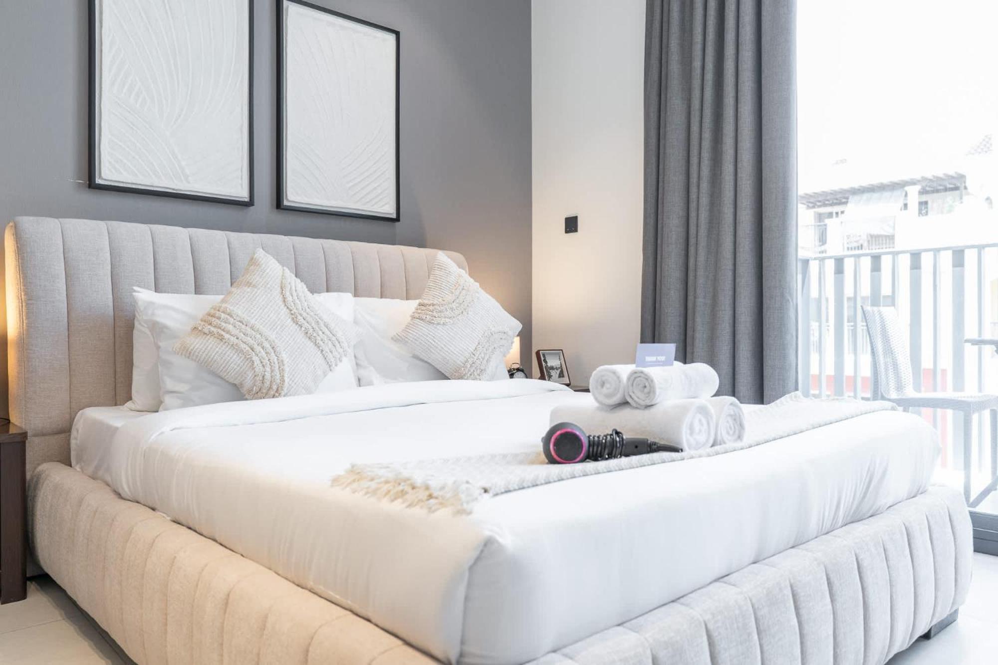 Spacious And Stunning In The Heart Of Jvc