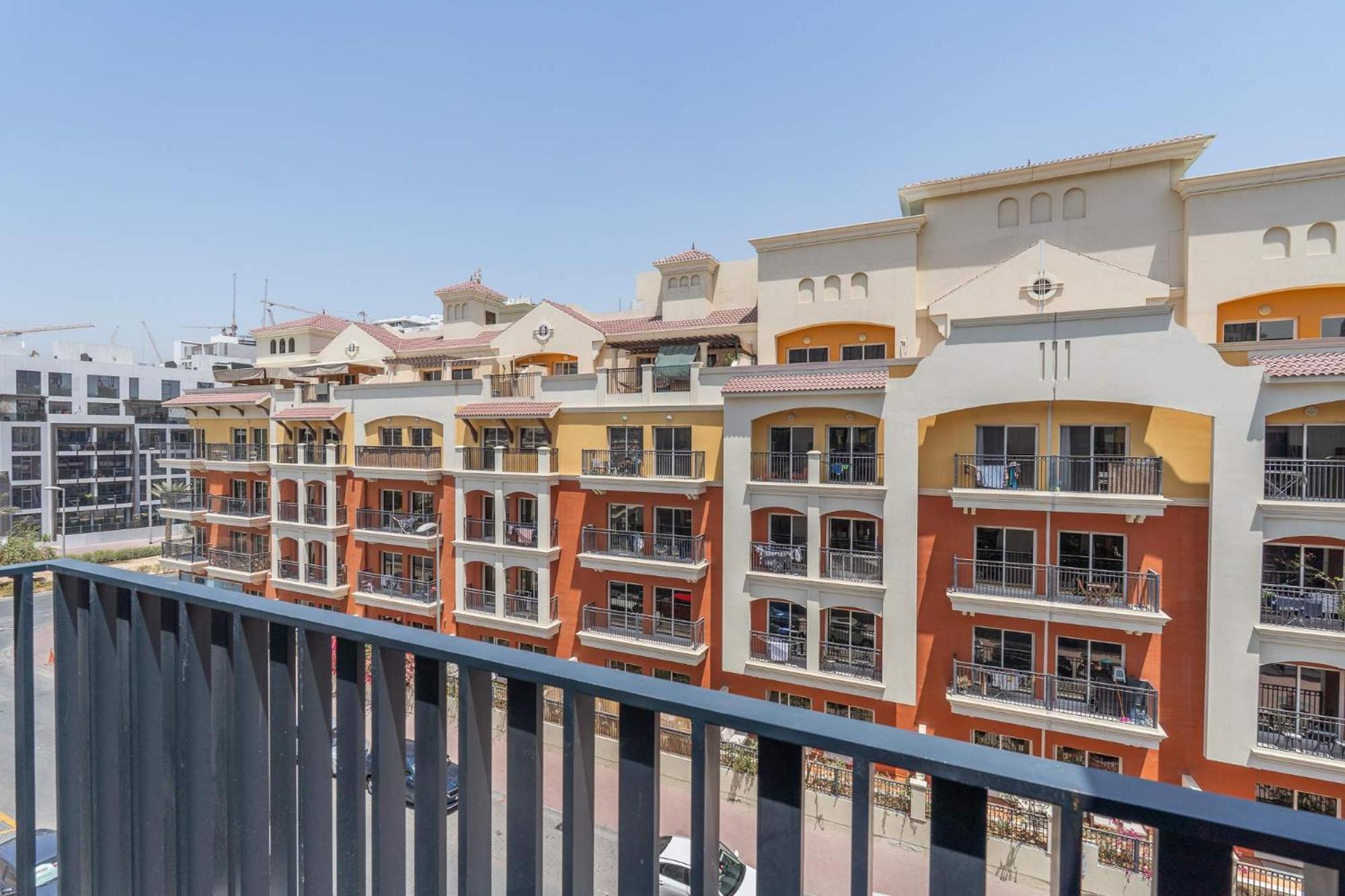 Spacious And Stunning In The Heart Of Jvc *