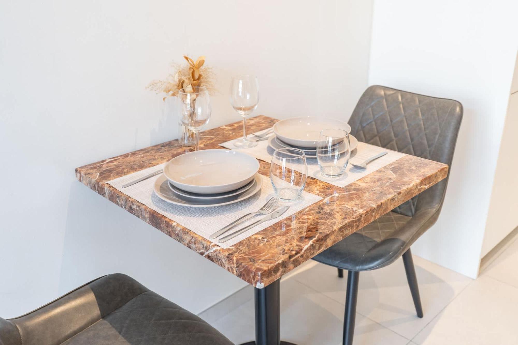 Spacious And Stunning In The Heart Of Jvc Apartment *