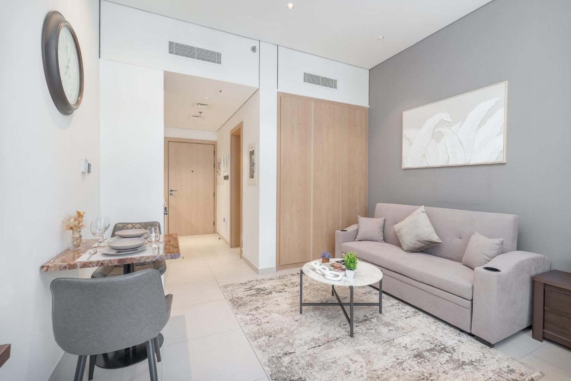 Spacious And Stunning In The Heart Of Jvc *