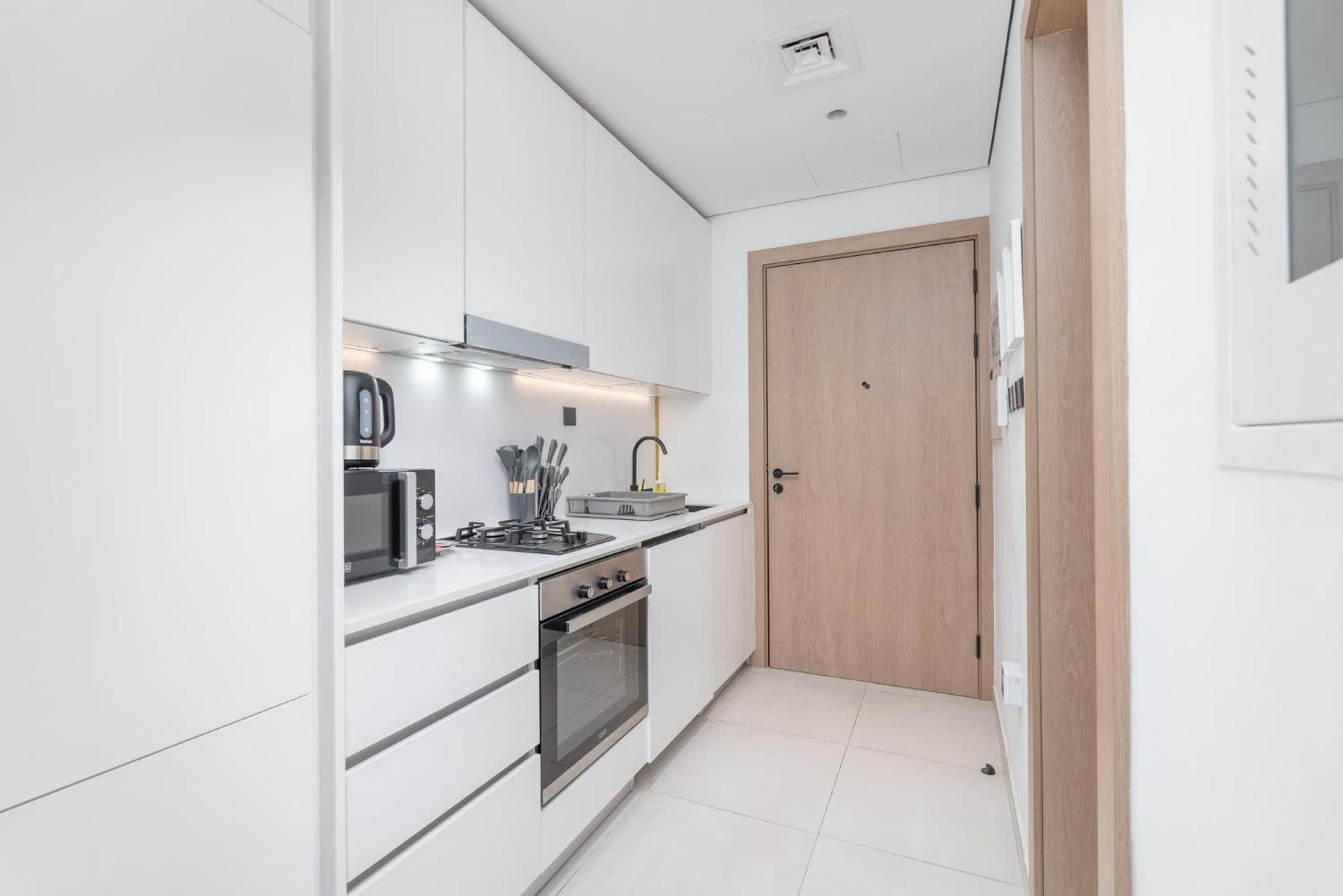Apartment Spacious And Stunning In The Heart Of Jvc *