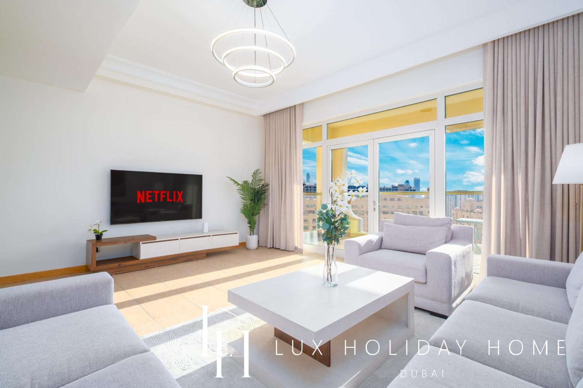 Lux The Palm Island Shoreline Apartment