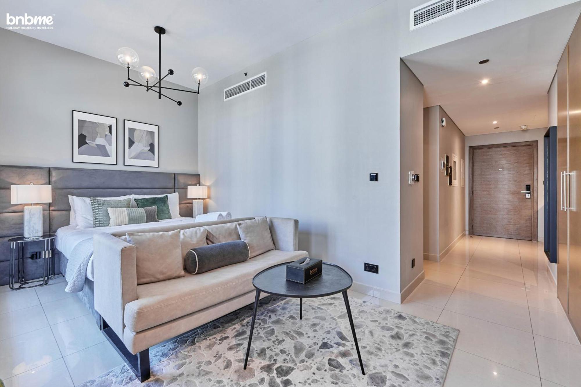 Bnbmehomes - Claren Tower *