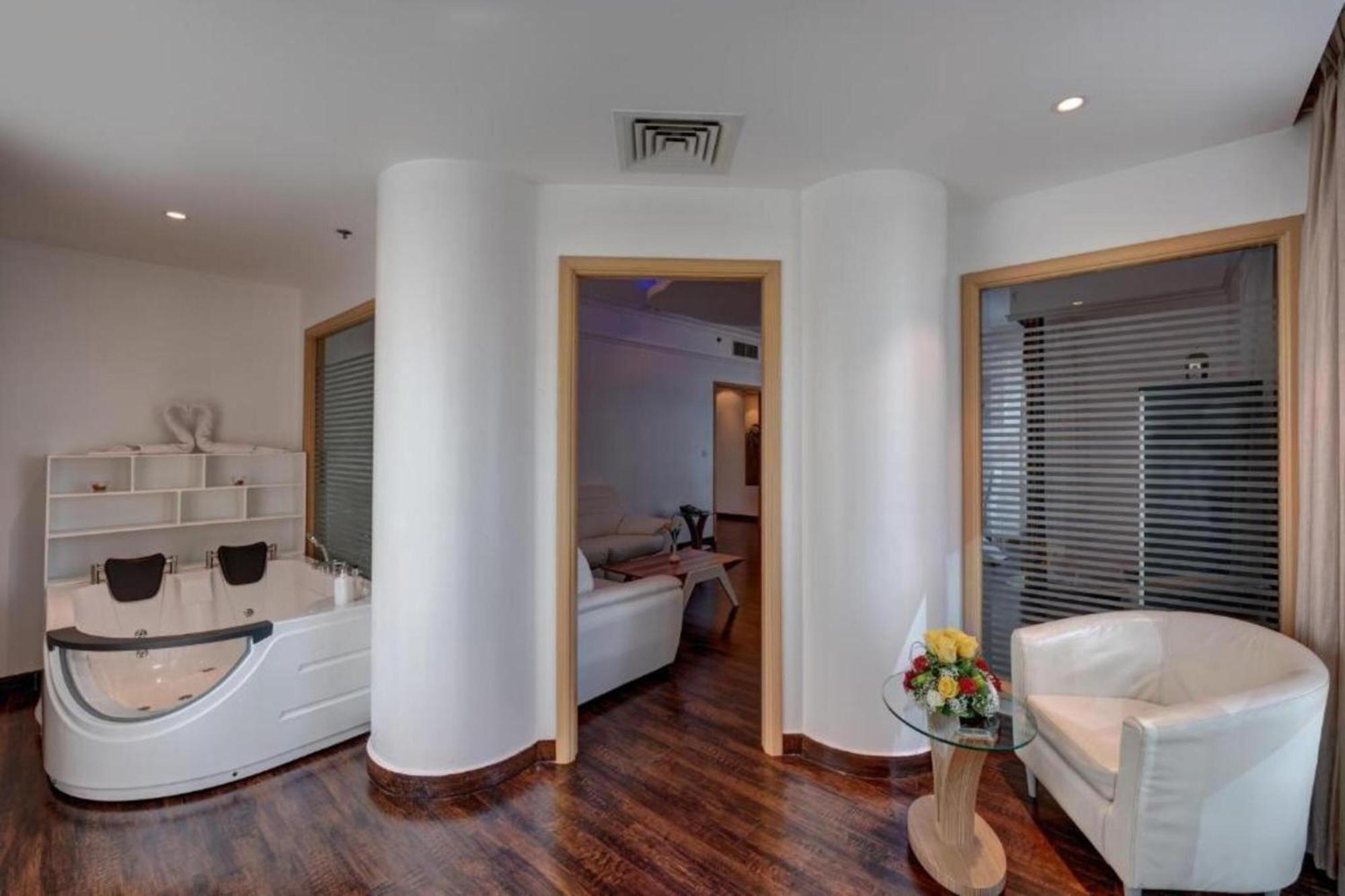 Hotel Emirates Grand Luxury