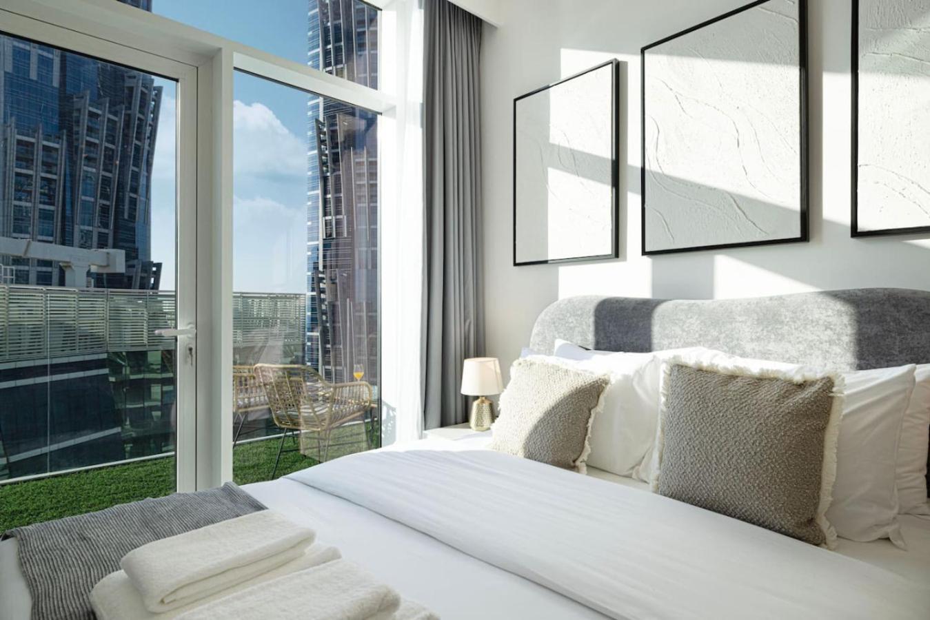 Infinity Pool - High-floor Modern Comfort - Incredible Views - 2br 8 Pax Apartment *