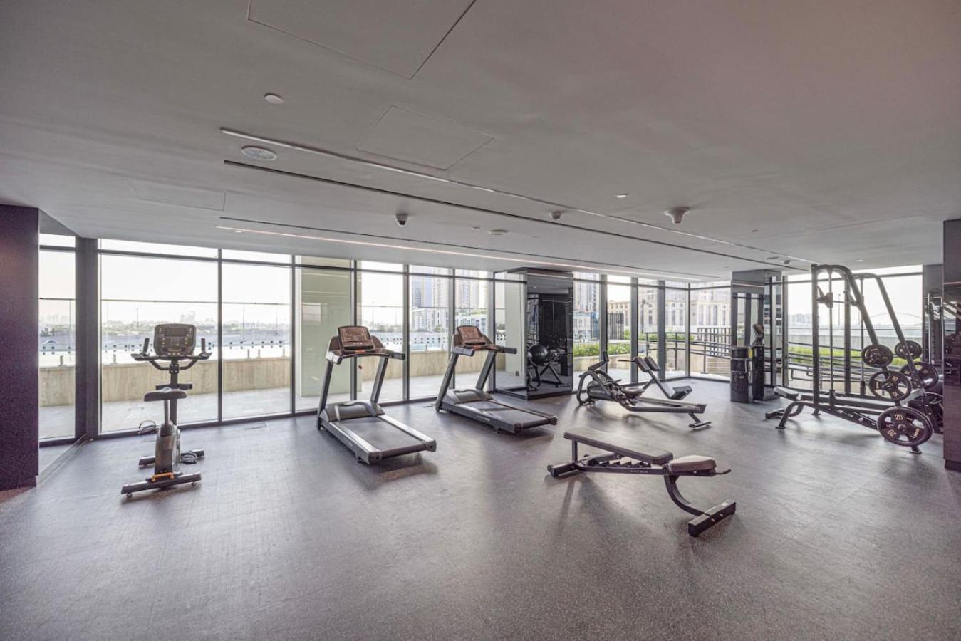 Infinity Pool - High-floor Modern Comfort - Incredible Views - 2br 8 Pax Apartment Dubai