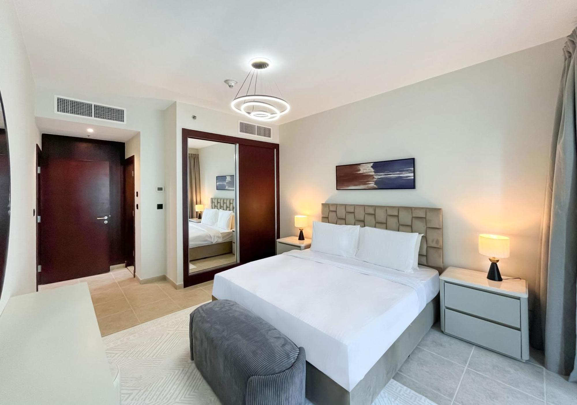 Livbnb-high Rise 1br With Balcony Near Barasti Dubai