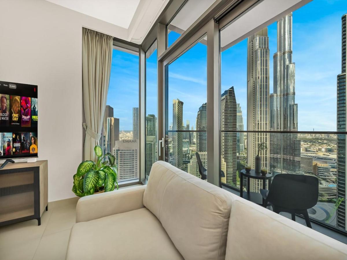 Apartment Modern High Rise 2br With Burj Khalifa Views, Steps From Opera And Near Mall *