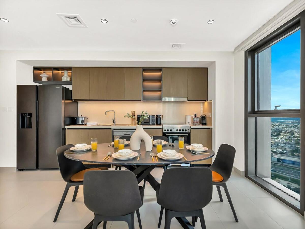 Modern High Rise 2br With Burj Khalifa Views, Steps From Opera And Near Mall Apartment Dubai
