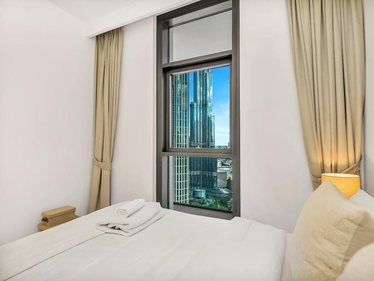 Modern High Rise 2br With Burj Khalifa Views, Steps From Opera And Near Mall Dubai