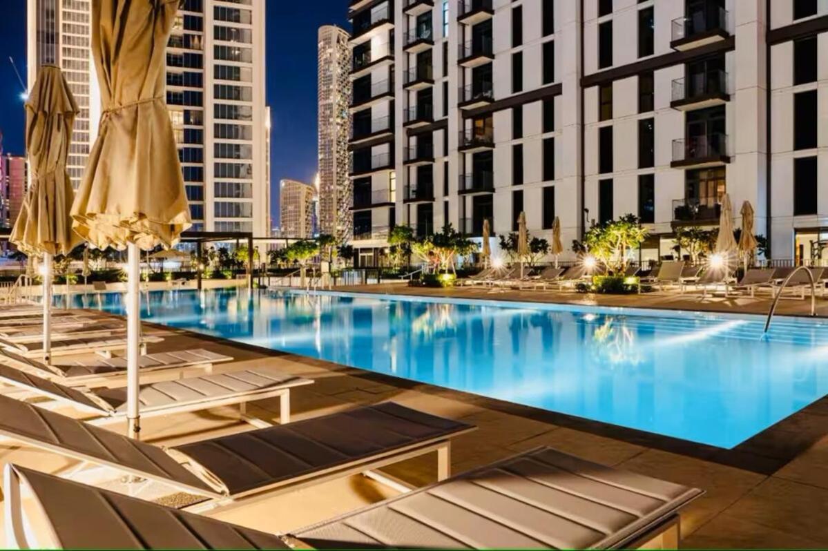 Modern High Rise 2br With Burj Khalifa Views, Steps From Opera And Near Mall Dubai