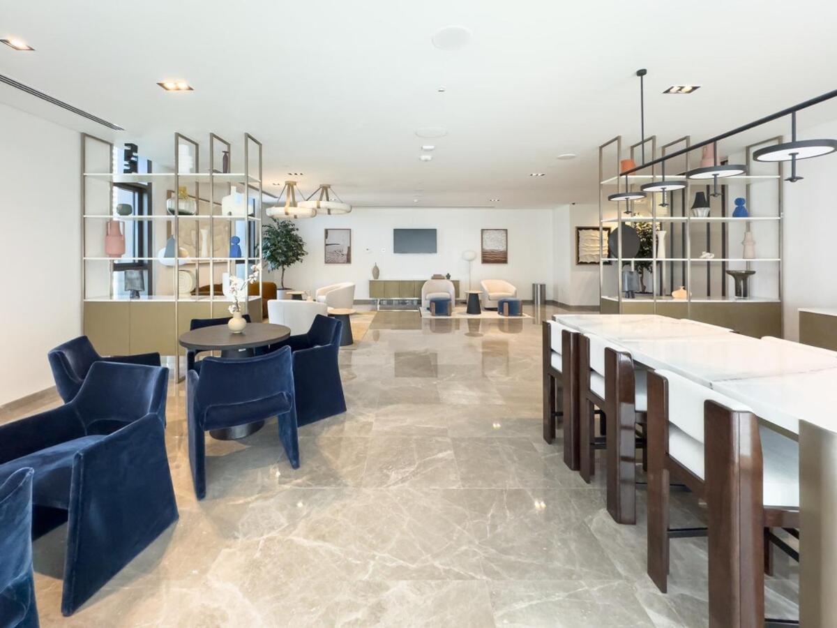 Apartment Modern High Rise 2br With Burj Khalifa Views, Steps From Opera And Near Mall