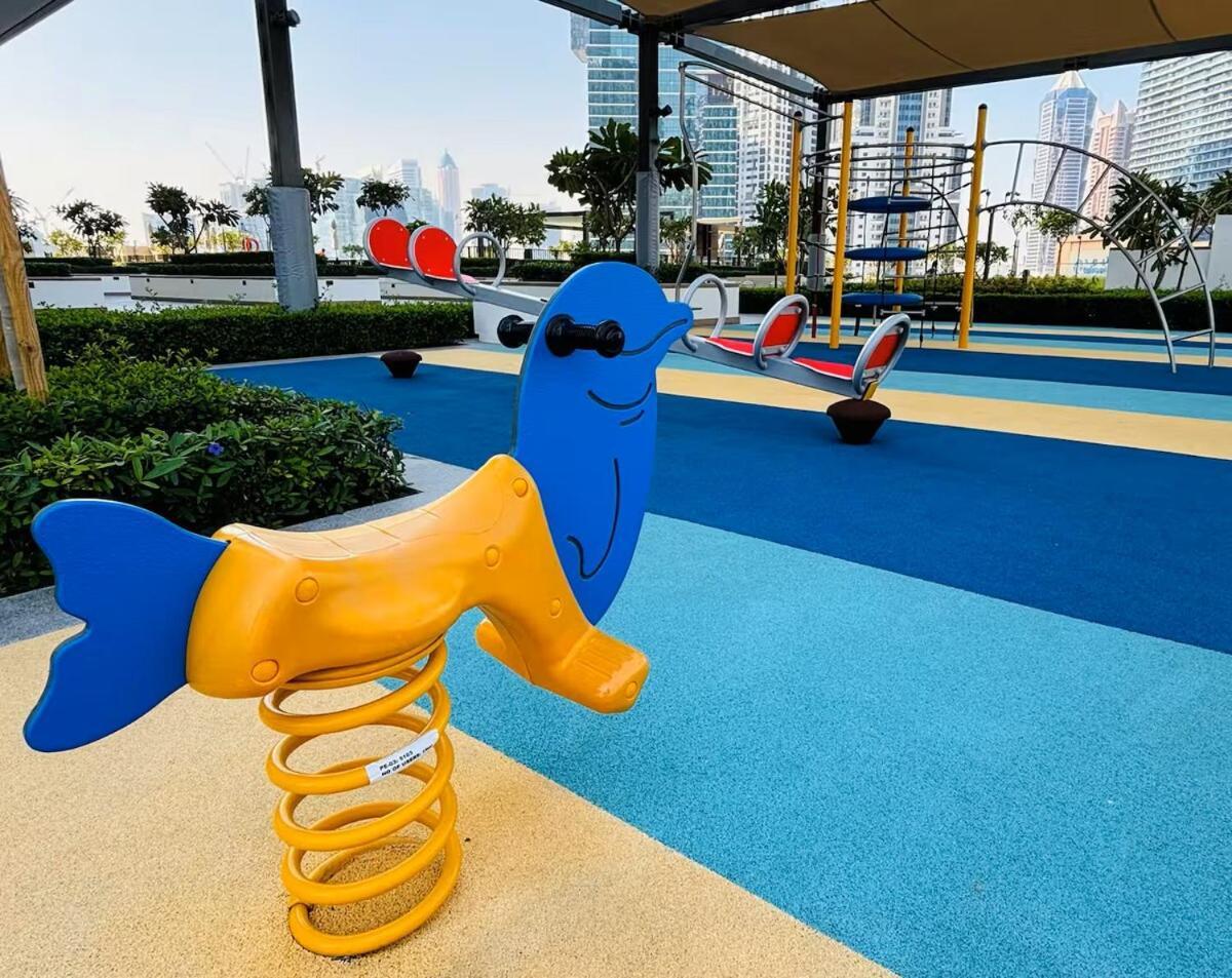 Modern High Rise 2br With Burj Khalifa Views, Steps From Opera And Near Mall Apartment Dubai