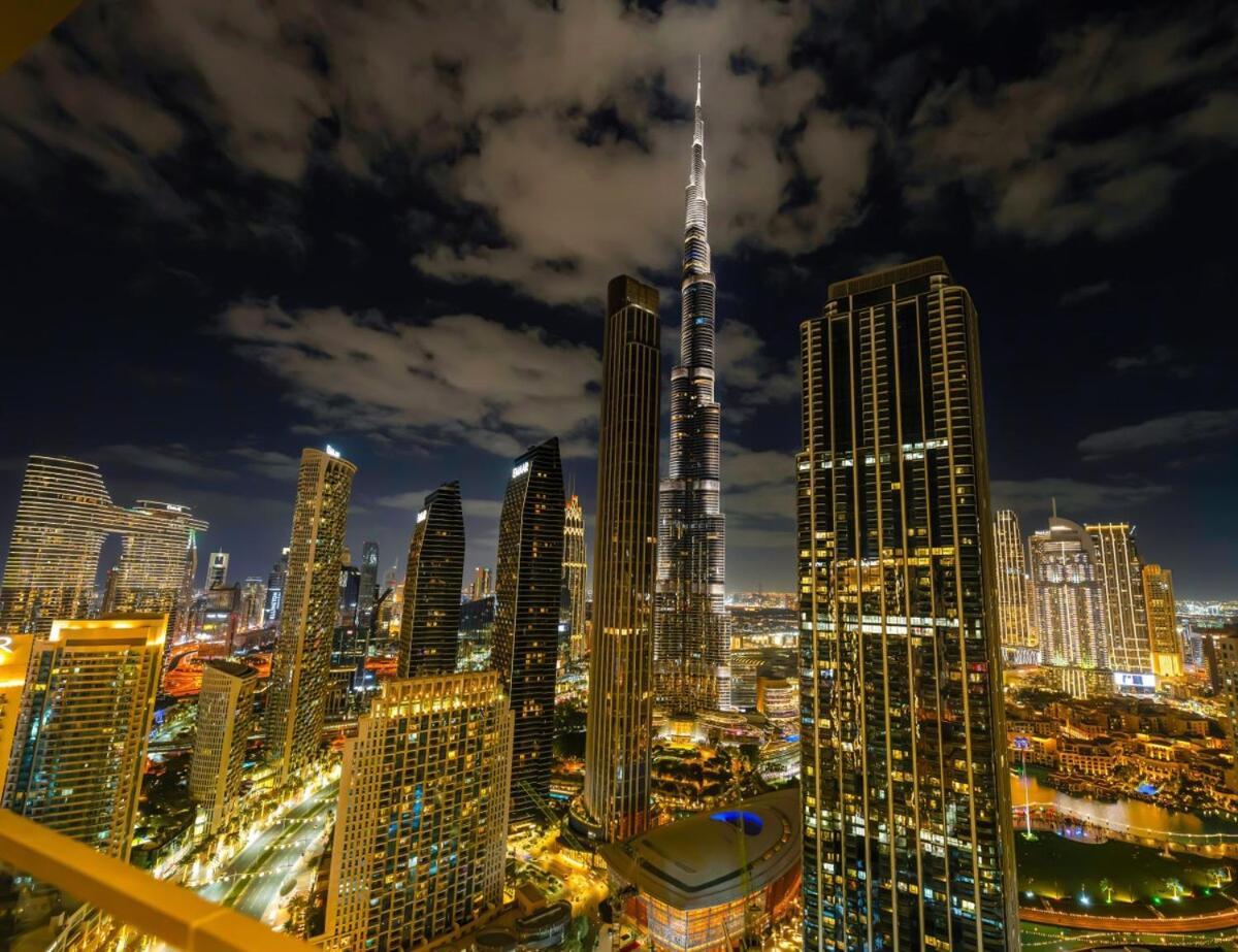 Modern High Rise 2br With Burj Khalifa Views, Steps From Opera And Near Mall *
