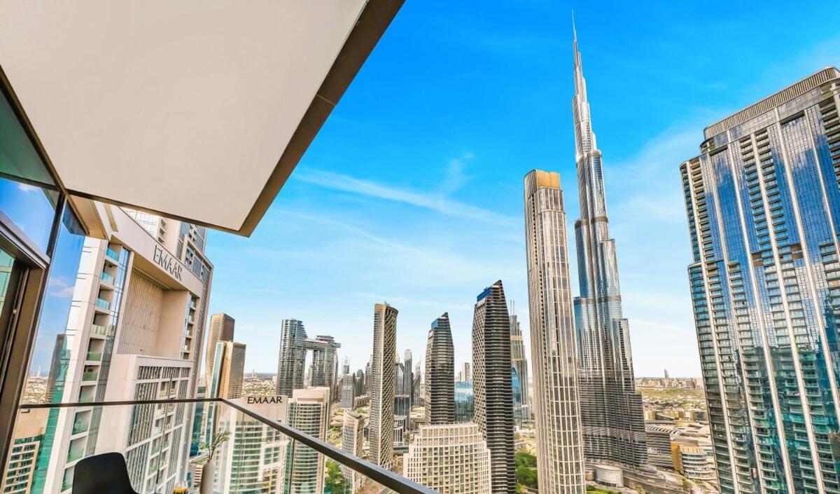 Apartment Modern High Rise 2br With Burj Khalifa Views, Steps From Opera And Near Mall *