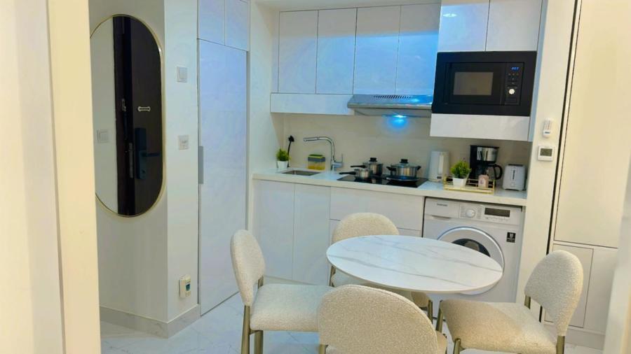 Designer 1br I Golf View I Comfortably Sleeps 4 *