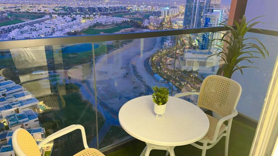 Designer 1br I Golf View I Comfortably Sleeps 4 *