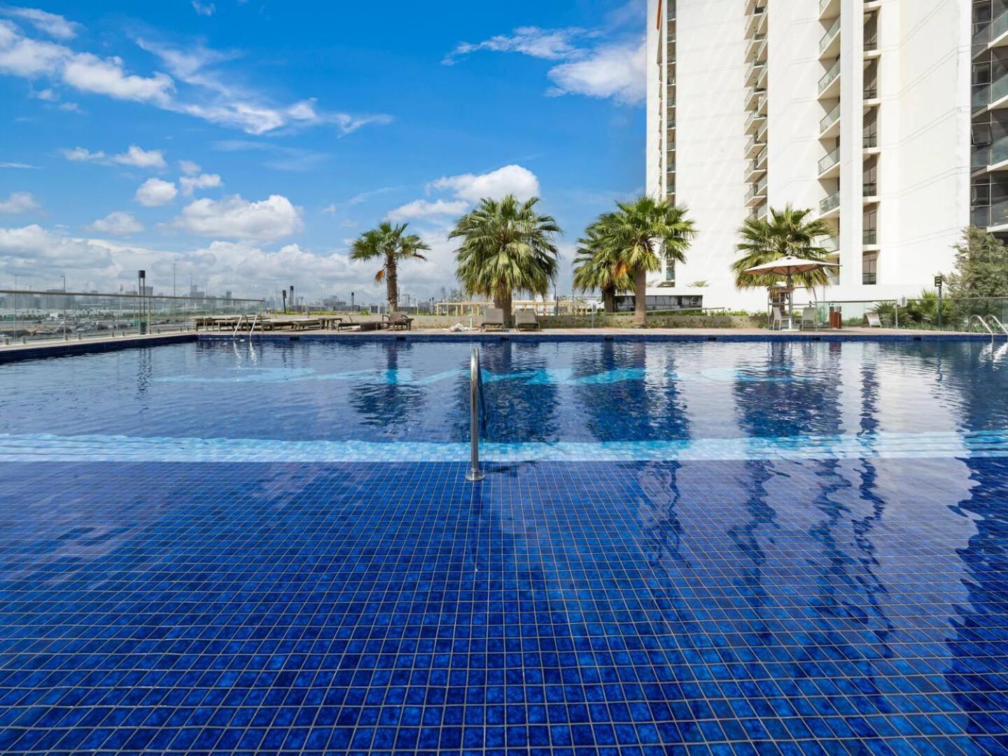Designer 1br I Golf View I Comfortably Sleeps 4 Apartment Dubai