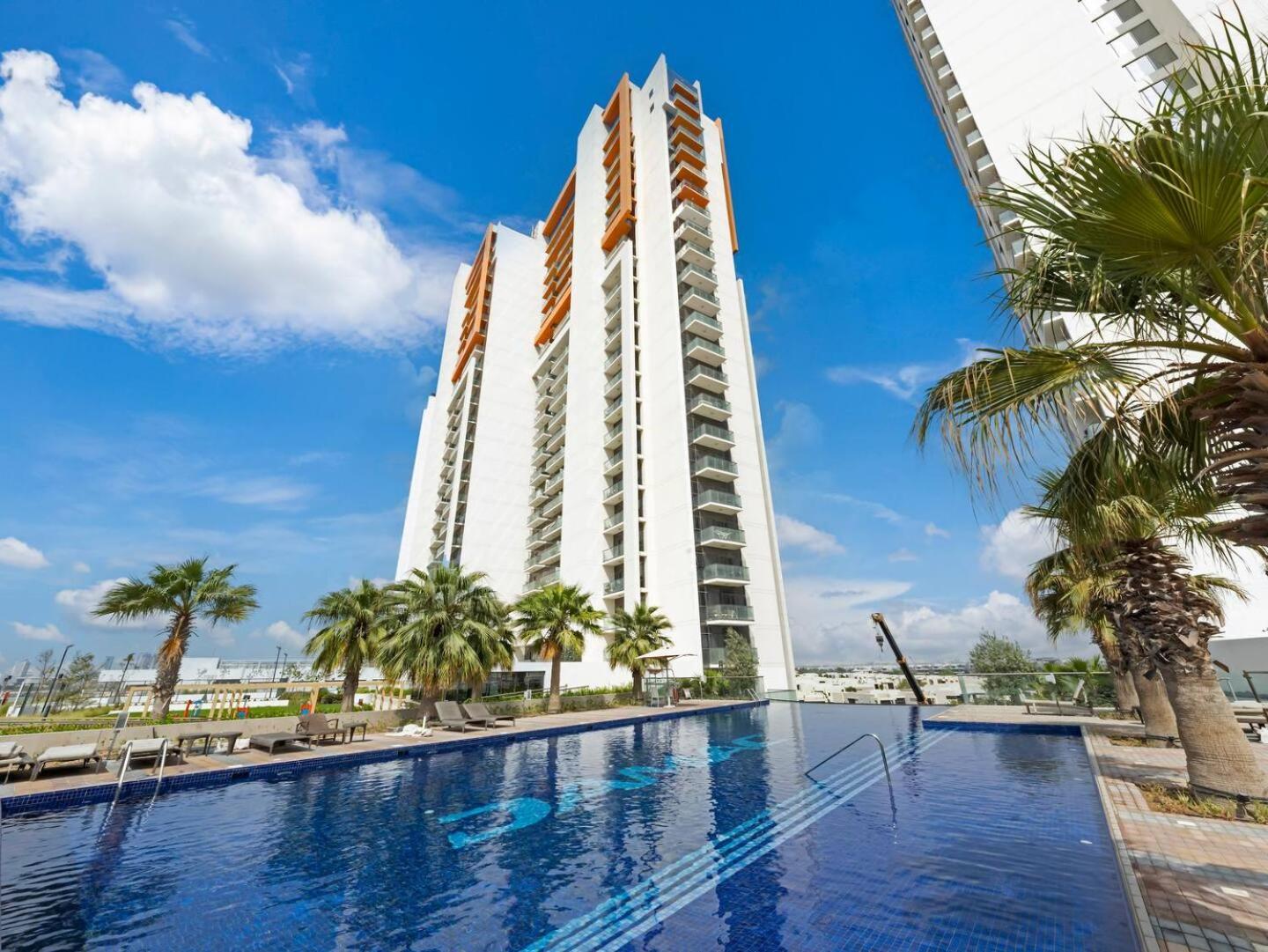 Designer 1br I Golf View I Comfortably Sleeps 4 *