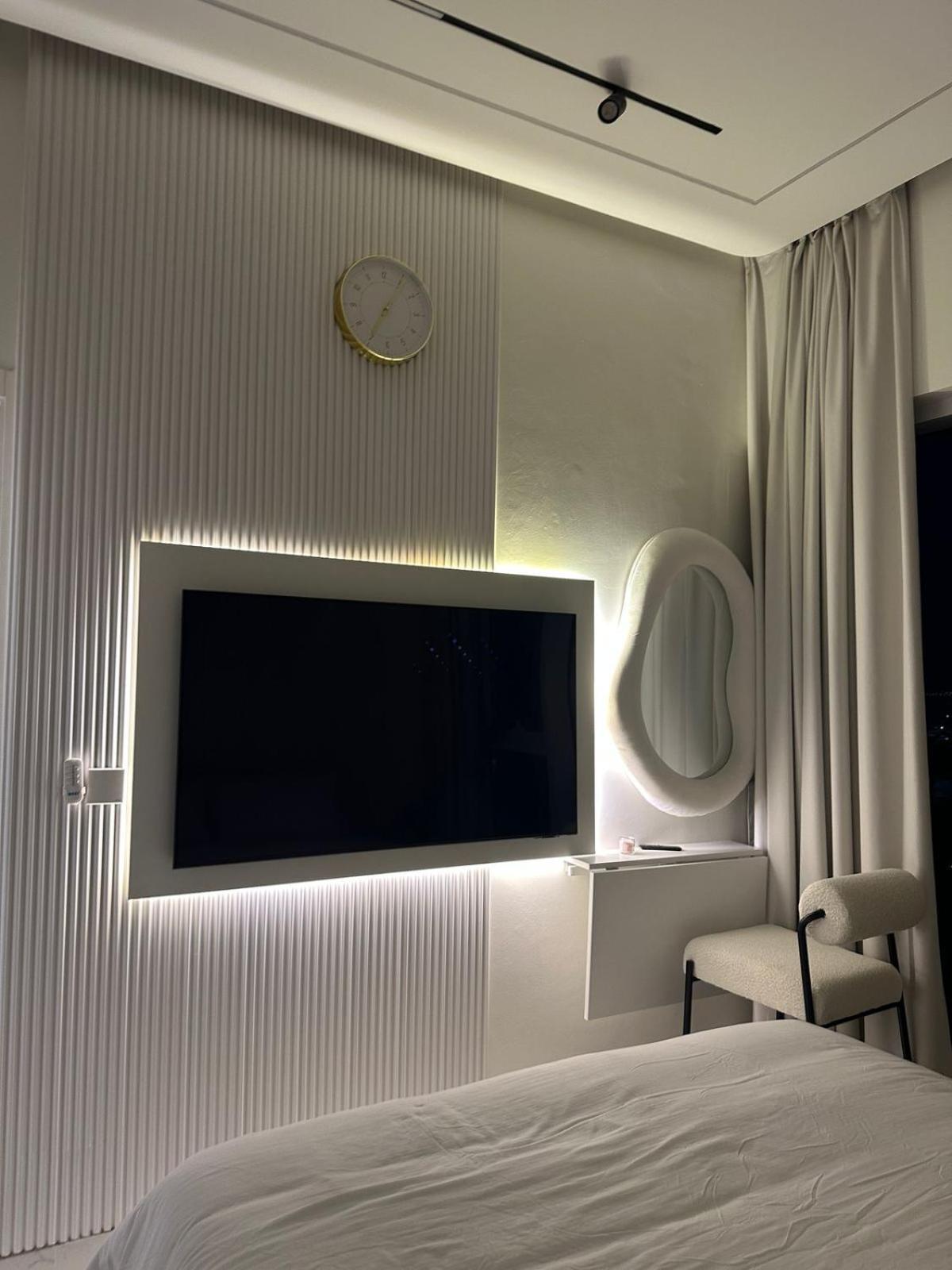 Designer 1br I Golf View I Comfortably Sleeps 4 Apartment *