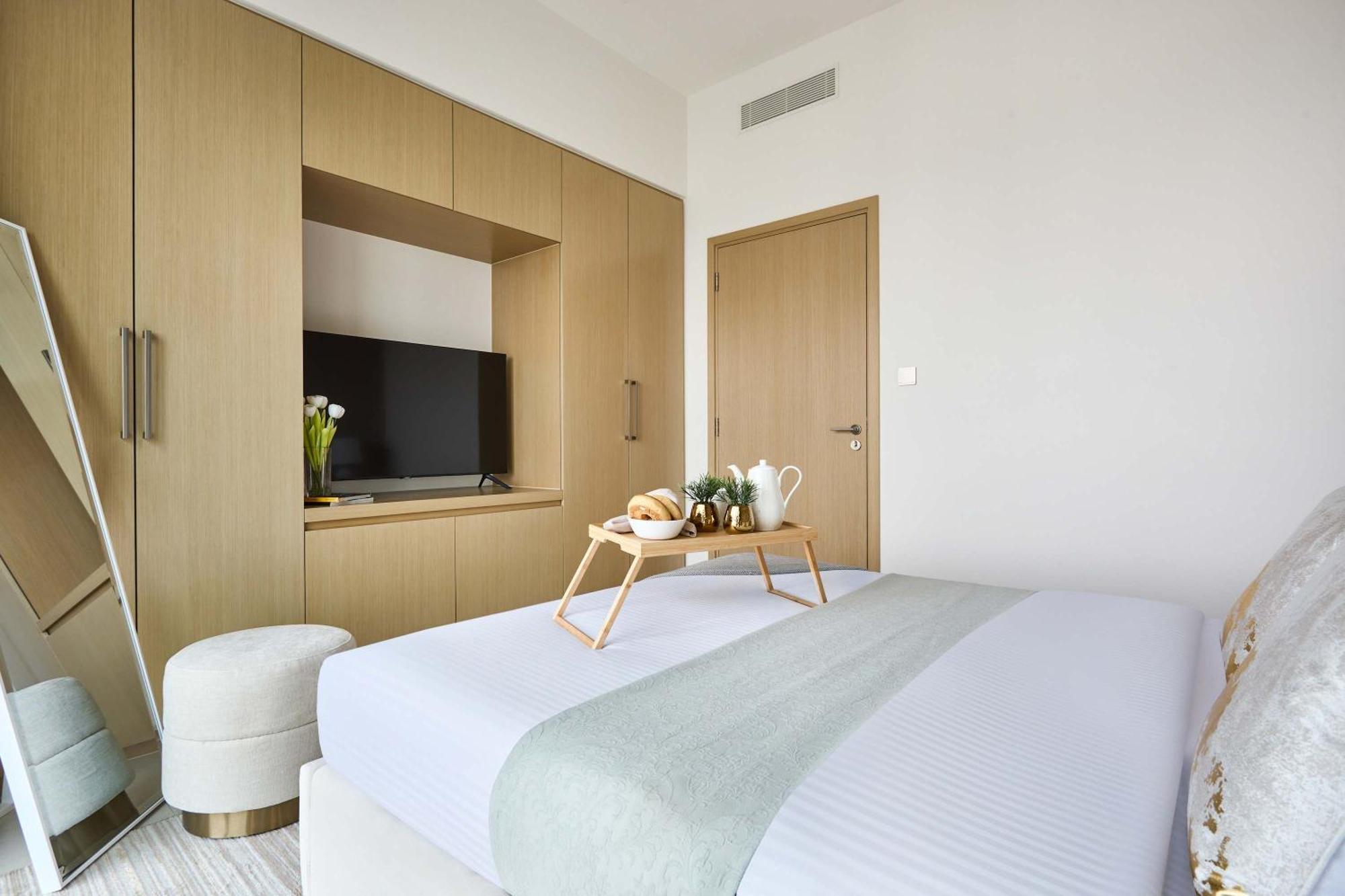 Frank Porter - Burj Royale Apartment Dubai