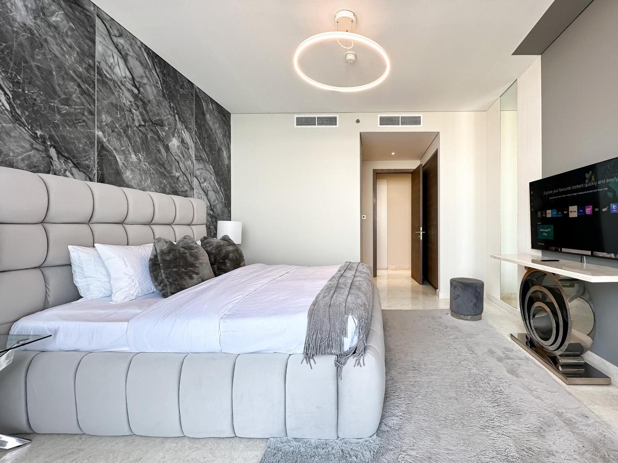 Apartment Trophy-luxurious Living W Serene Sea Blends View