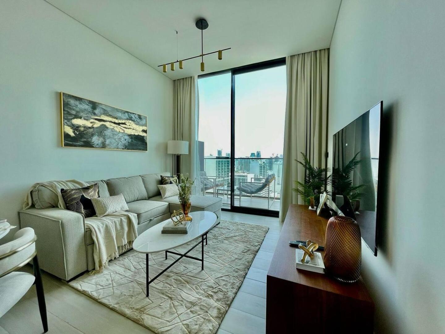 Elevated Simplicity In A Warm & Sleek 1br Suite!