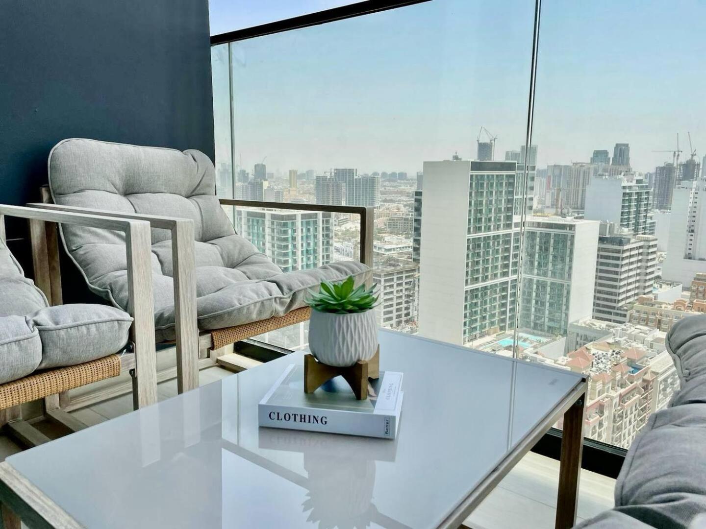 Elevated Simplicity In A Warm & Sleek 1br Suite! Dubai