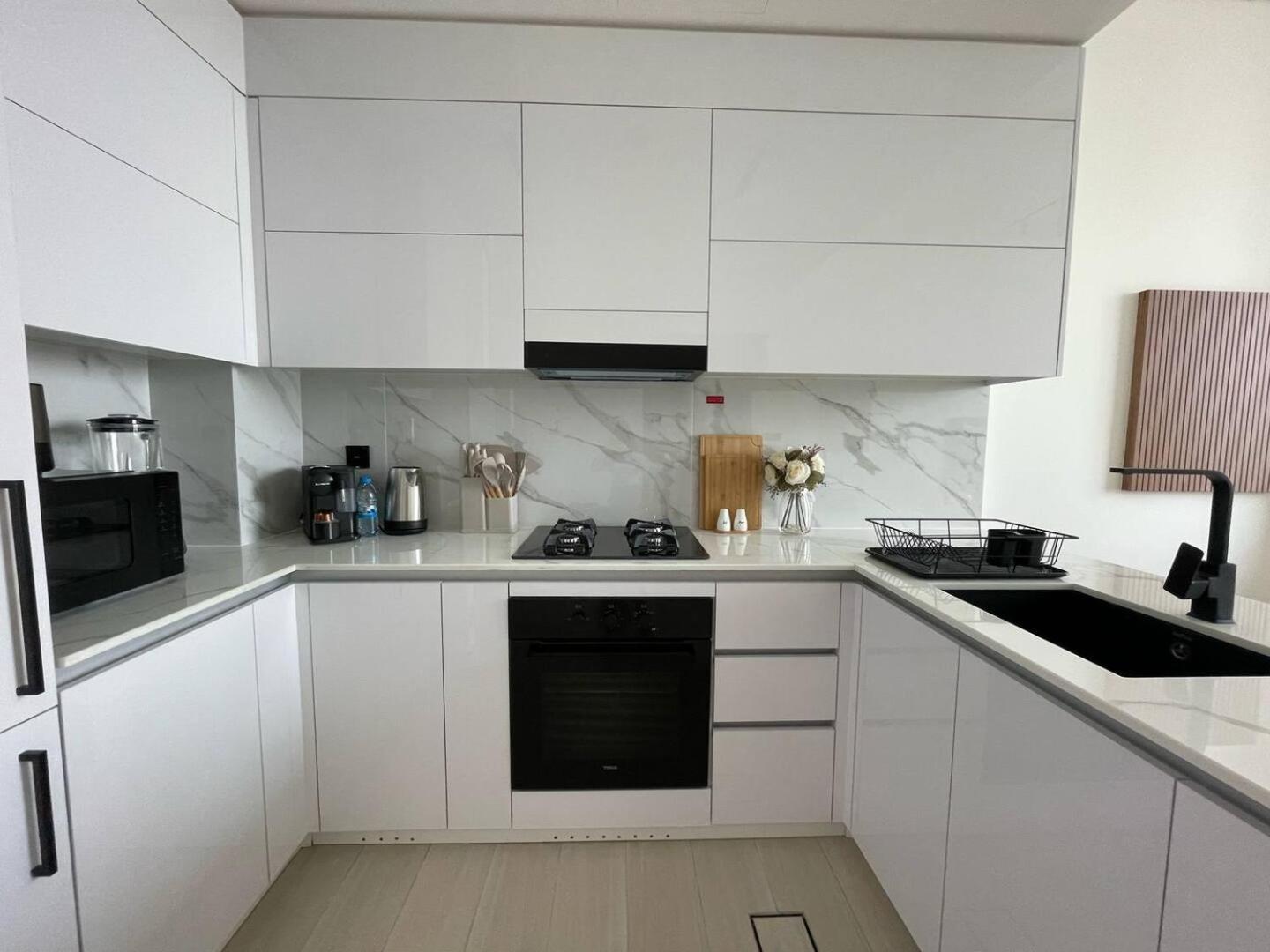 Apartment Elevated Simplicity In A Warm & Sleek 1br Suite!