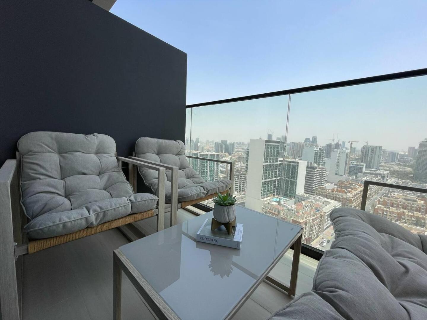 Elevated Simplicity In A Warm & Sleek 1br Suite! Dubai