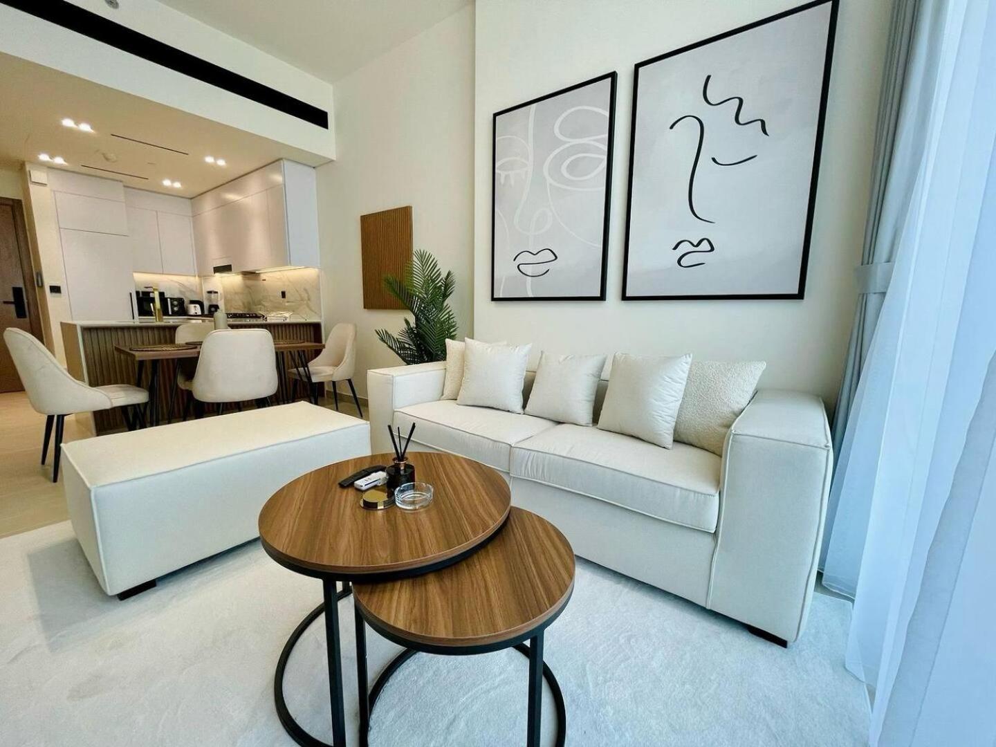 Apartment Comfortable 1br With Neutral Tones And A Sofa Bed