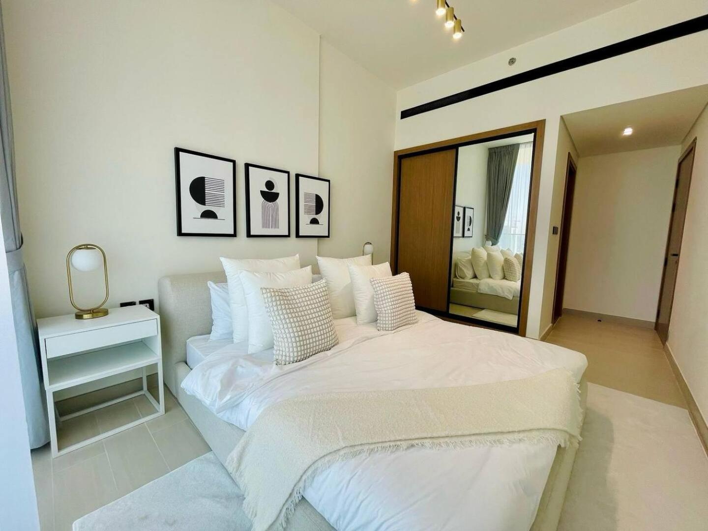 Apartment Comfortable 1br With Neutral Tones And A Sofa Bed