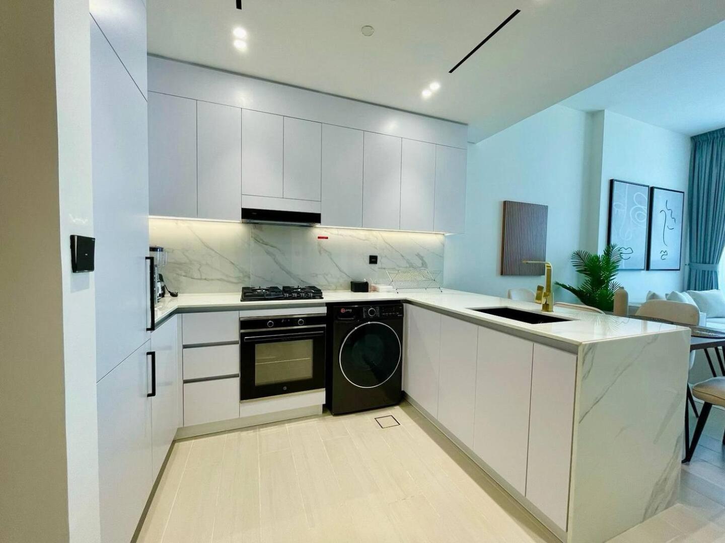 Apartment Comfortable 1br With Neutral Tones And A Sofa Bed Dubai