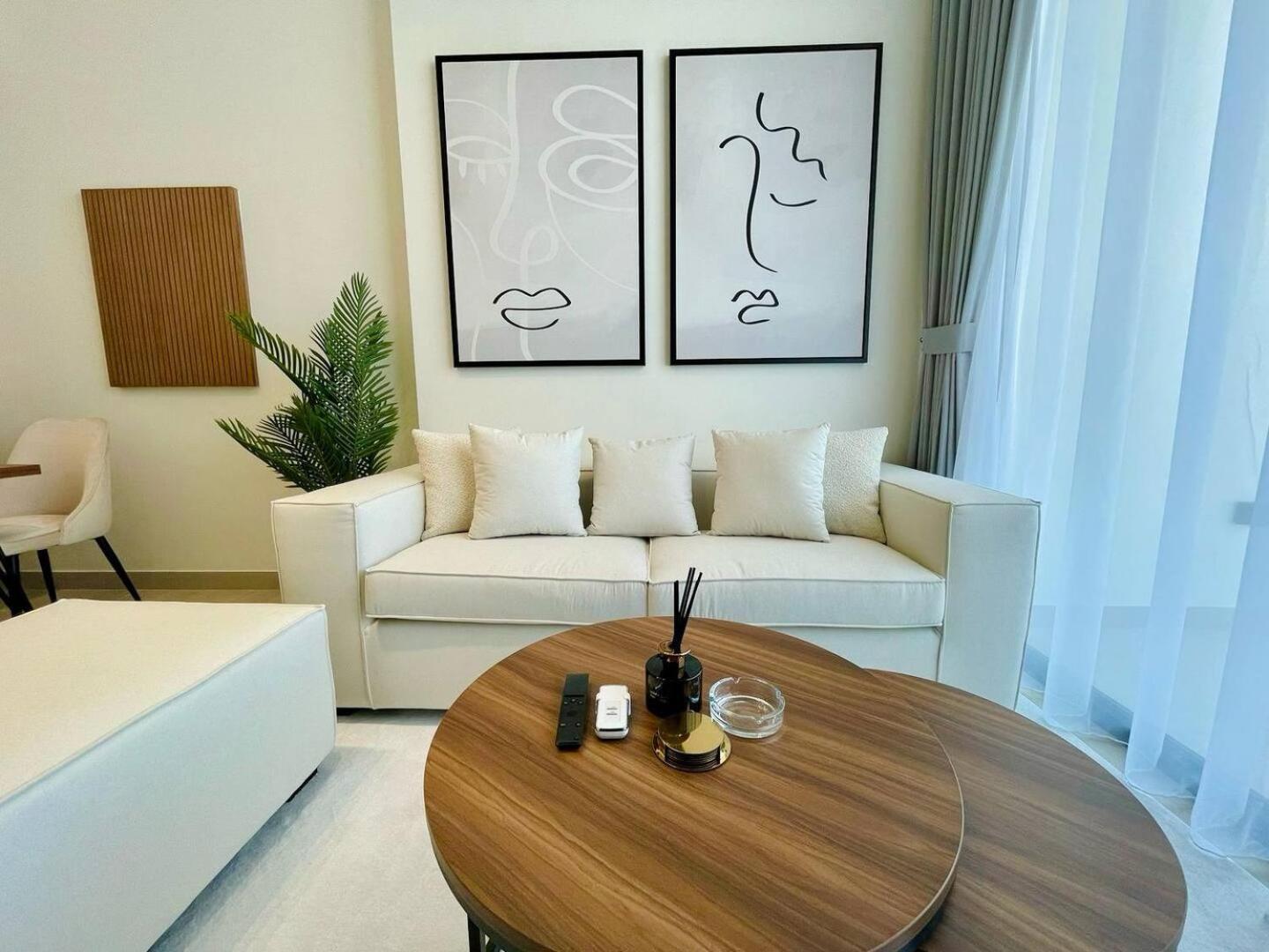 Comfortable 1br With Neutral Tones And A Sofa Bed * Dubai