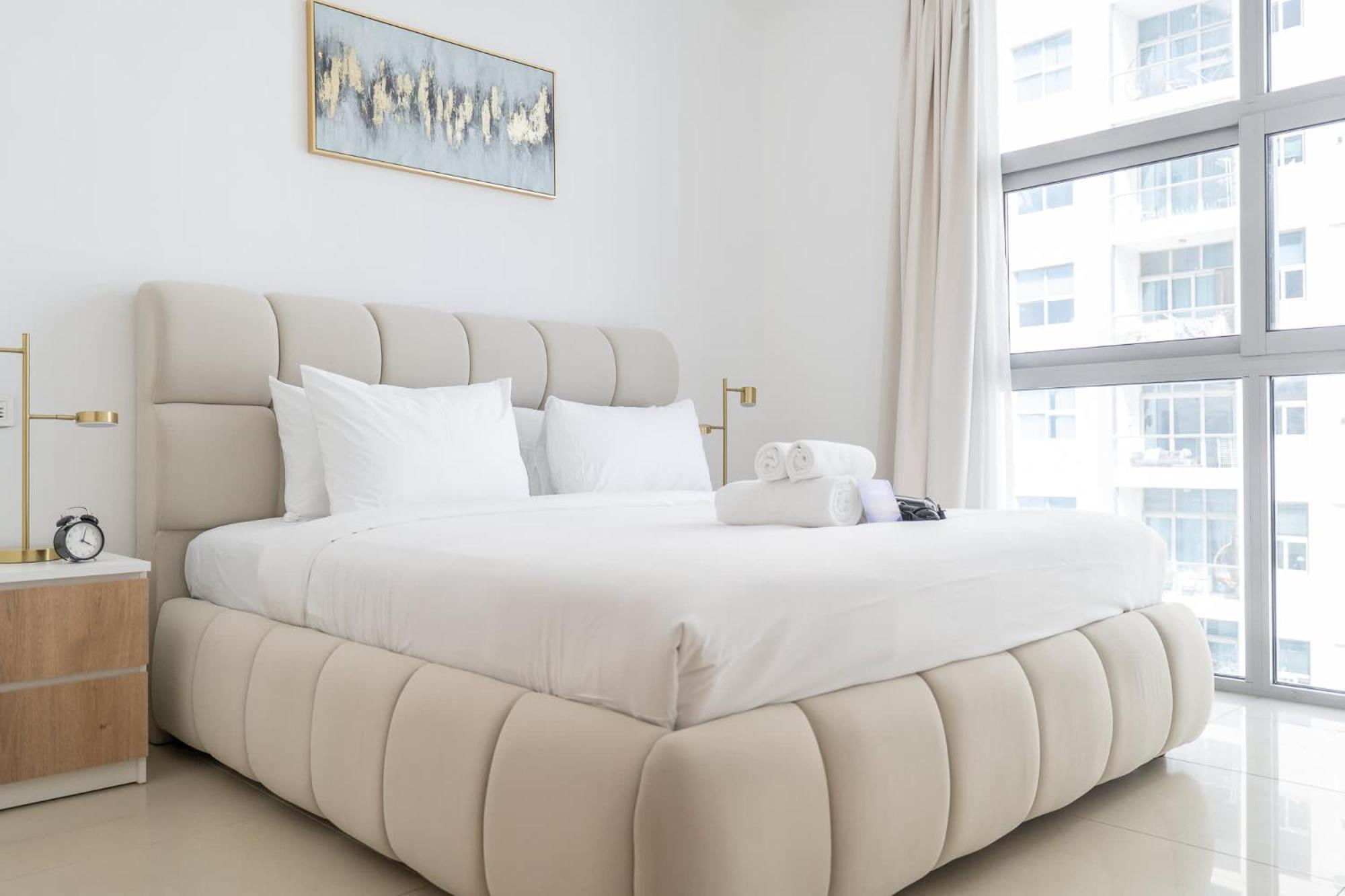 Apartment Gorgeous 1 Bedroom In Dec Tower With Marina Views Dubai