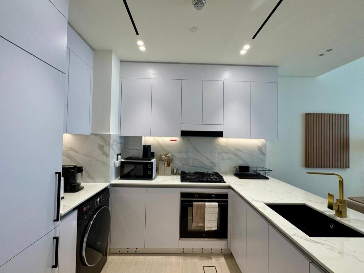 Apartment Sunlit Iconic 1br In Binghatti Amber!
