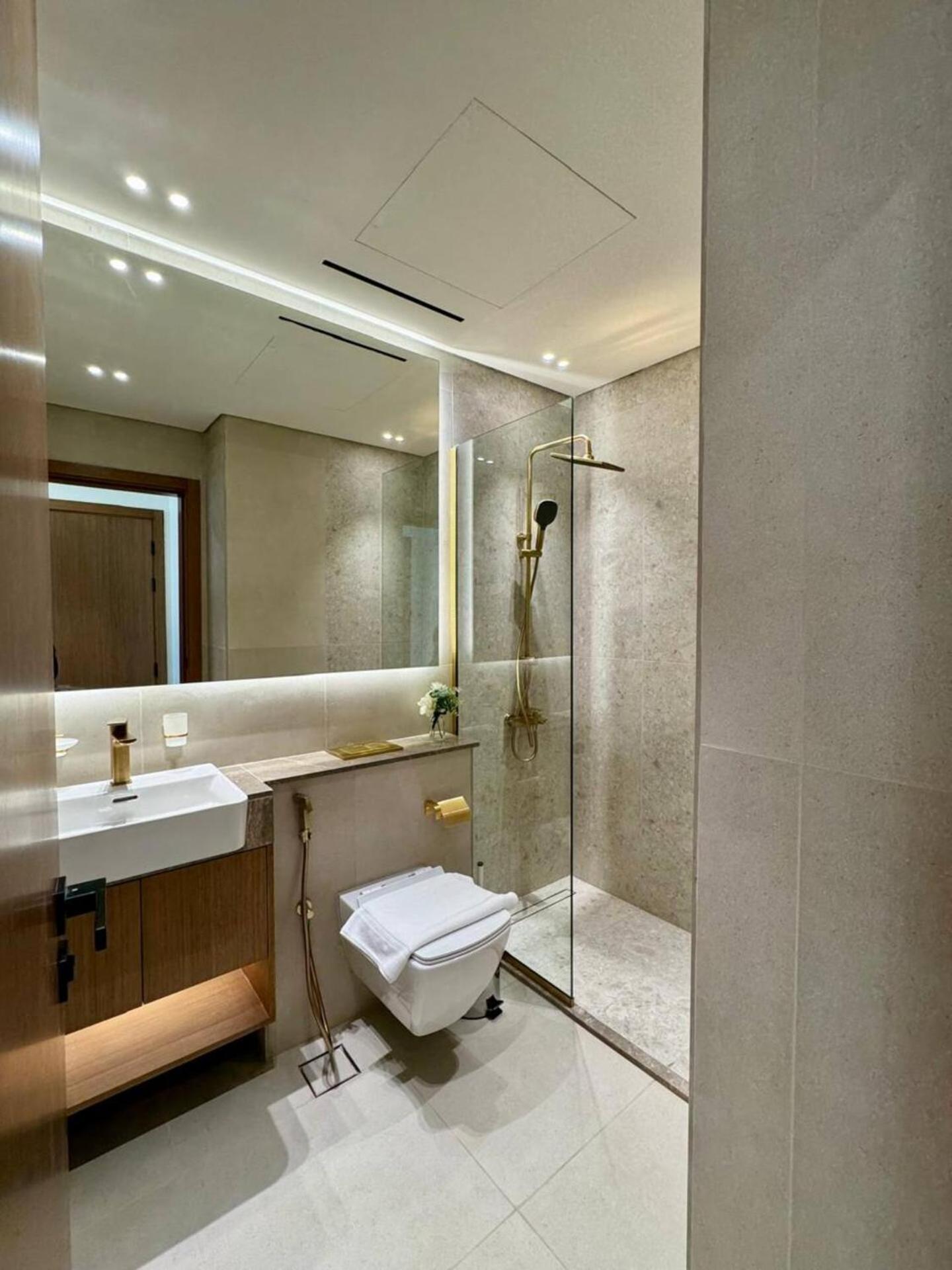 Sunlit Iconic 1br In Binghatti Amber!