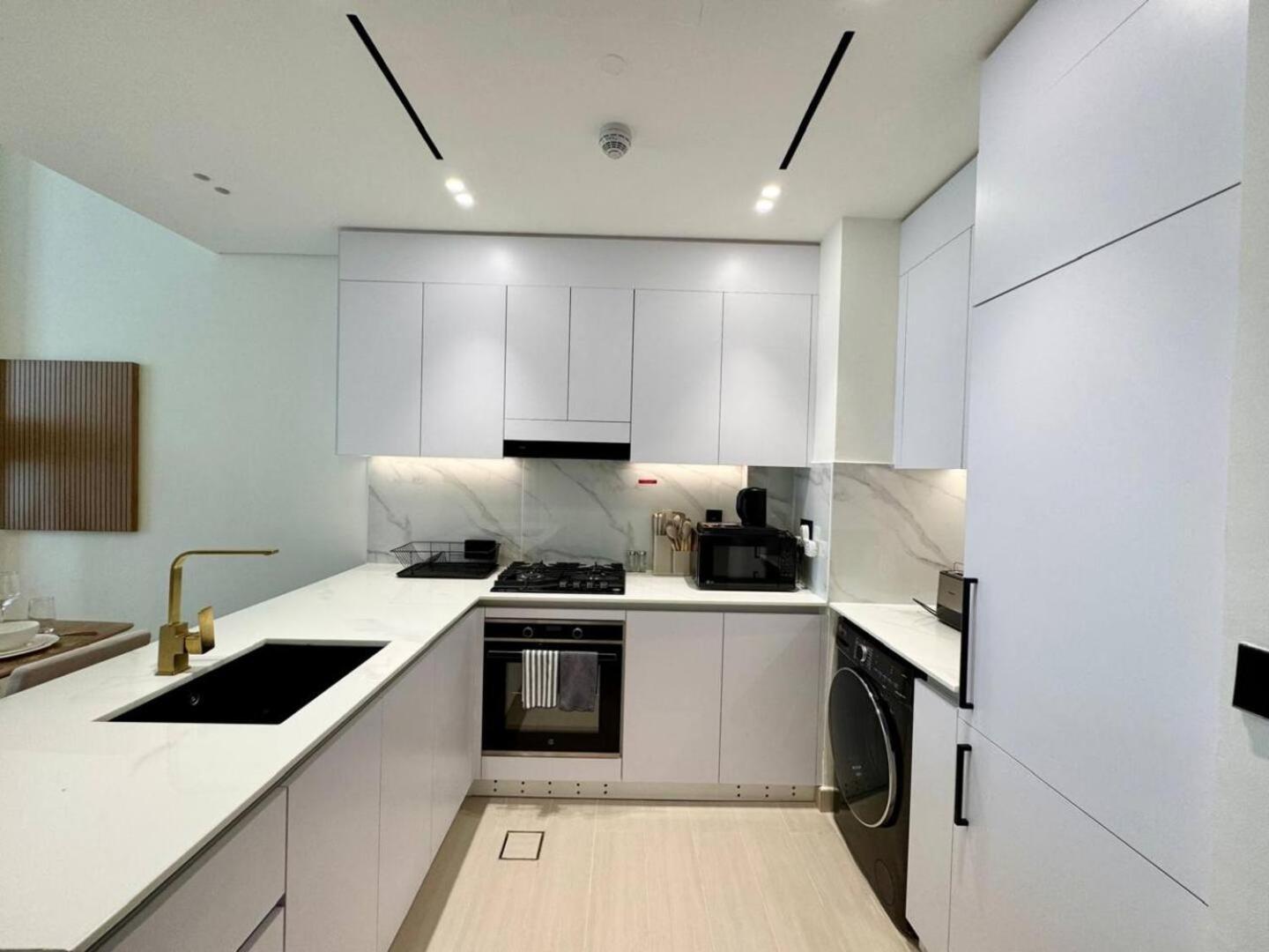 Apartment Sunlit Iconic 1br In Binghatti Amber! Dubai