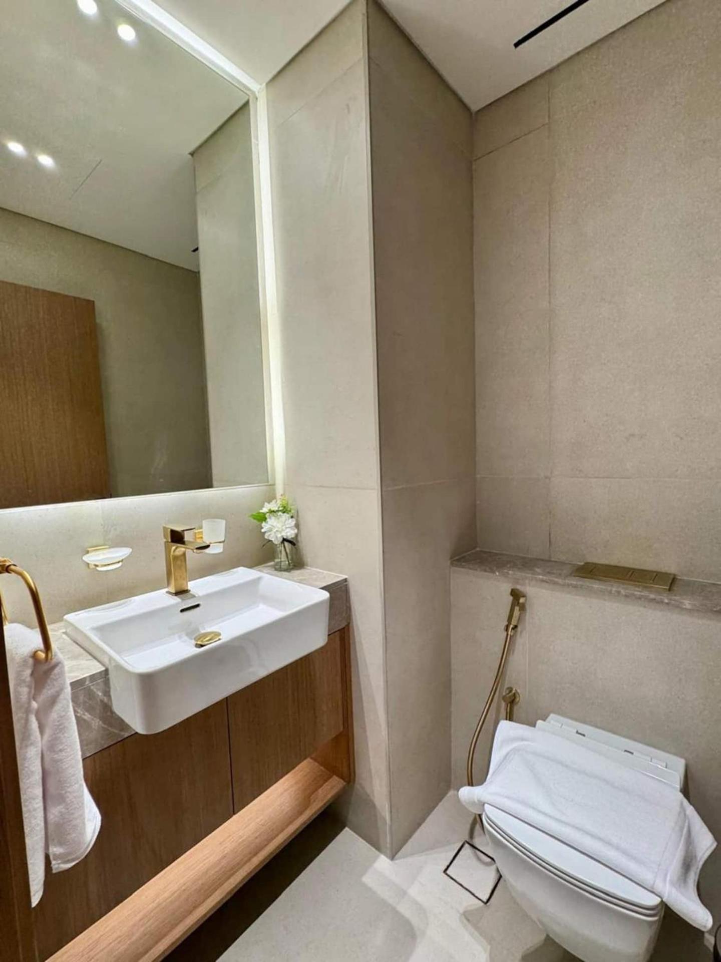Apartment Sunlit Iconic 1br In Binghatti Amber! Dubai