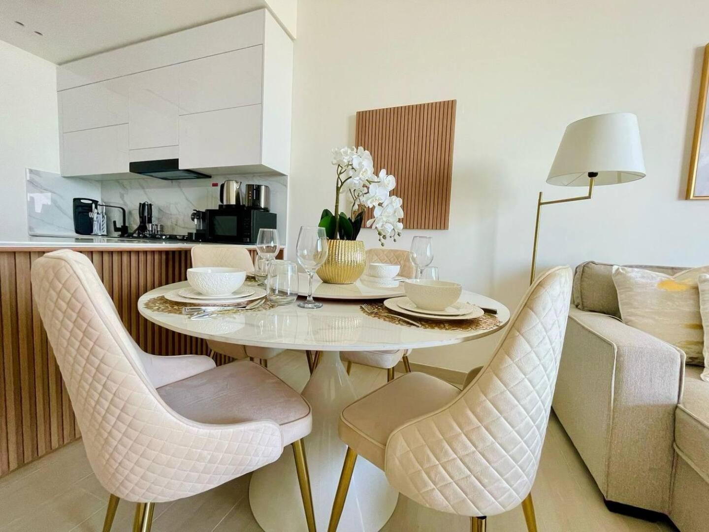 Gold Kissed 1br In The Heart Of Jvc! Apartment