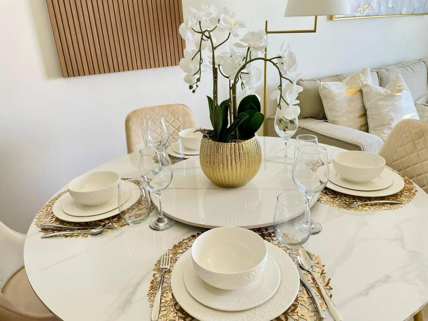 Gold Kissed 1br In The Heart Of Jvc! Dubai
