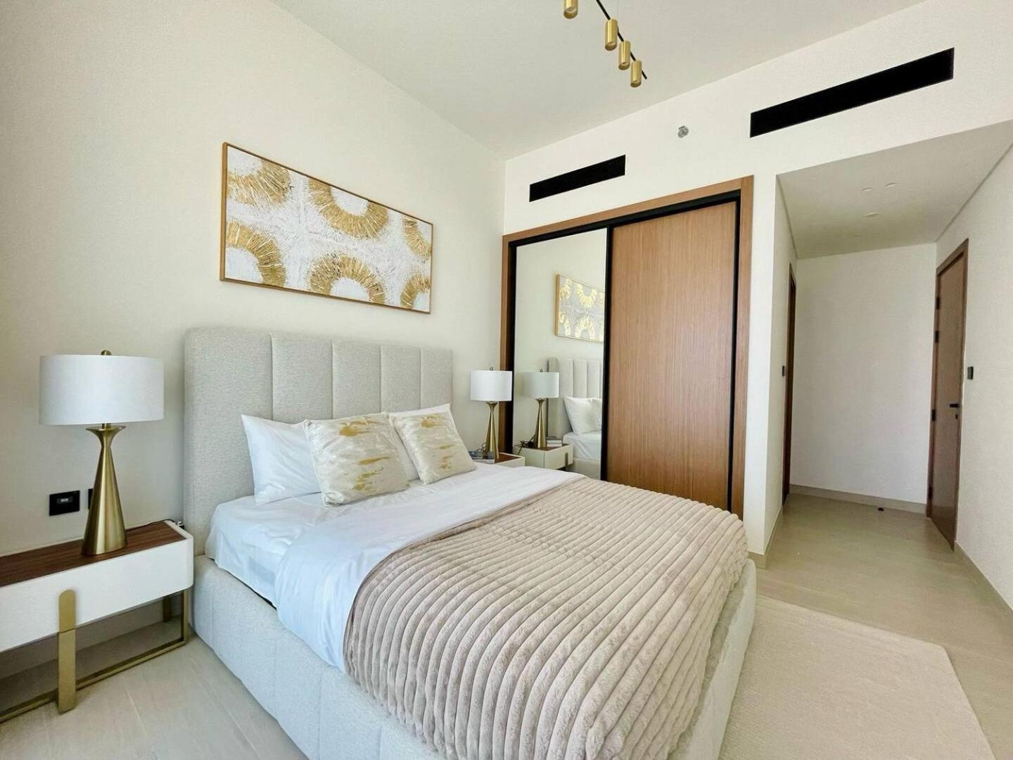 Gold Kissed 1br In The Heart Of Jvc! Apartment Dubai