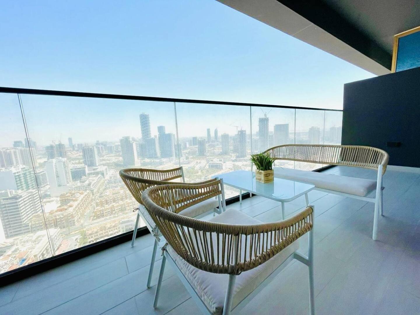 Apartment Gold Kissed 1br In The Heart Of Jvc! *