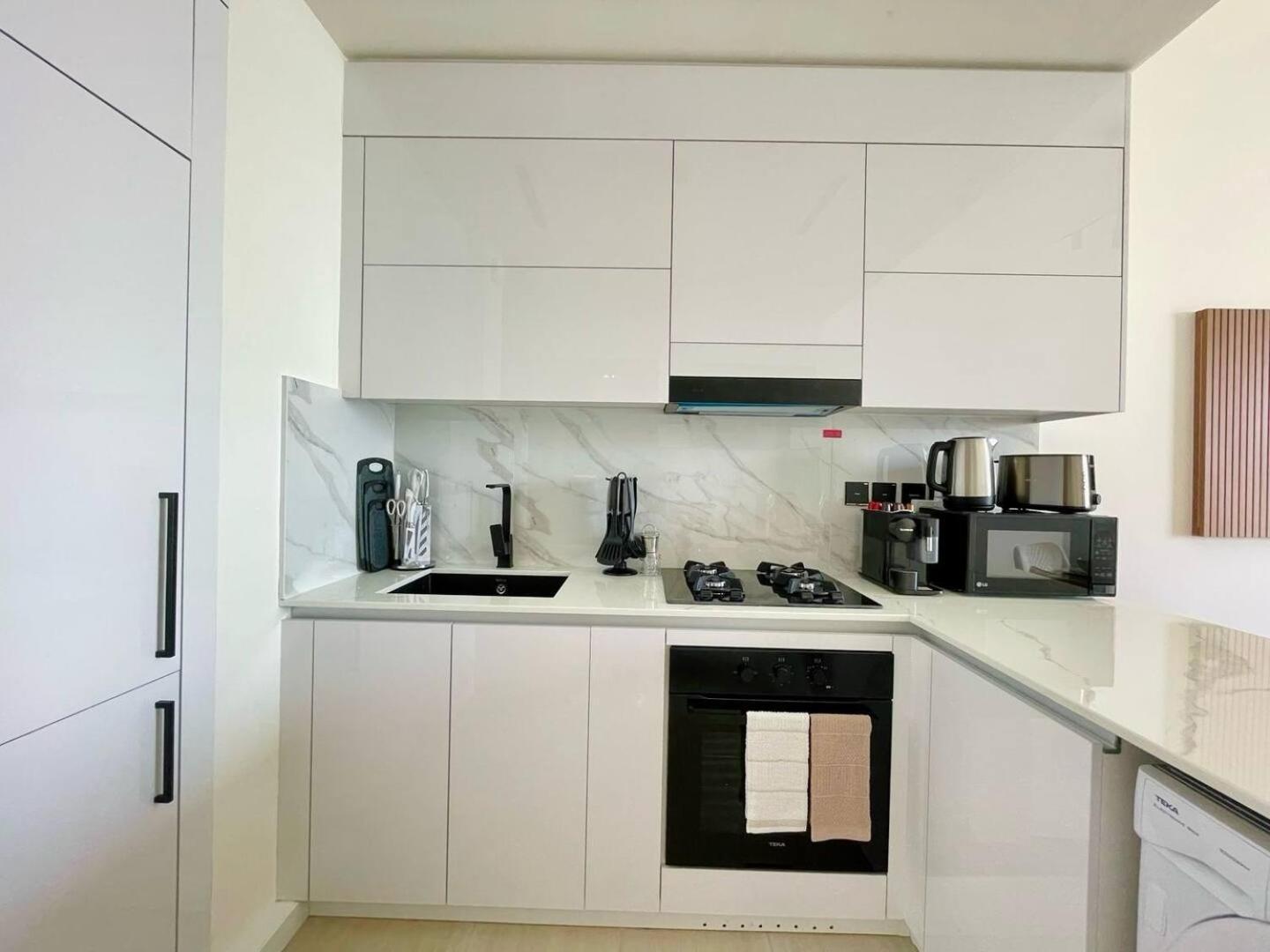 Gold Kissed 1br In The Heart Of Jvc! Apartment Dubai