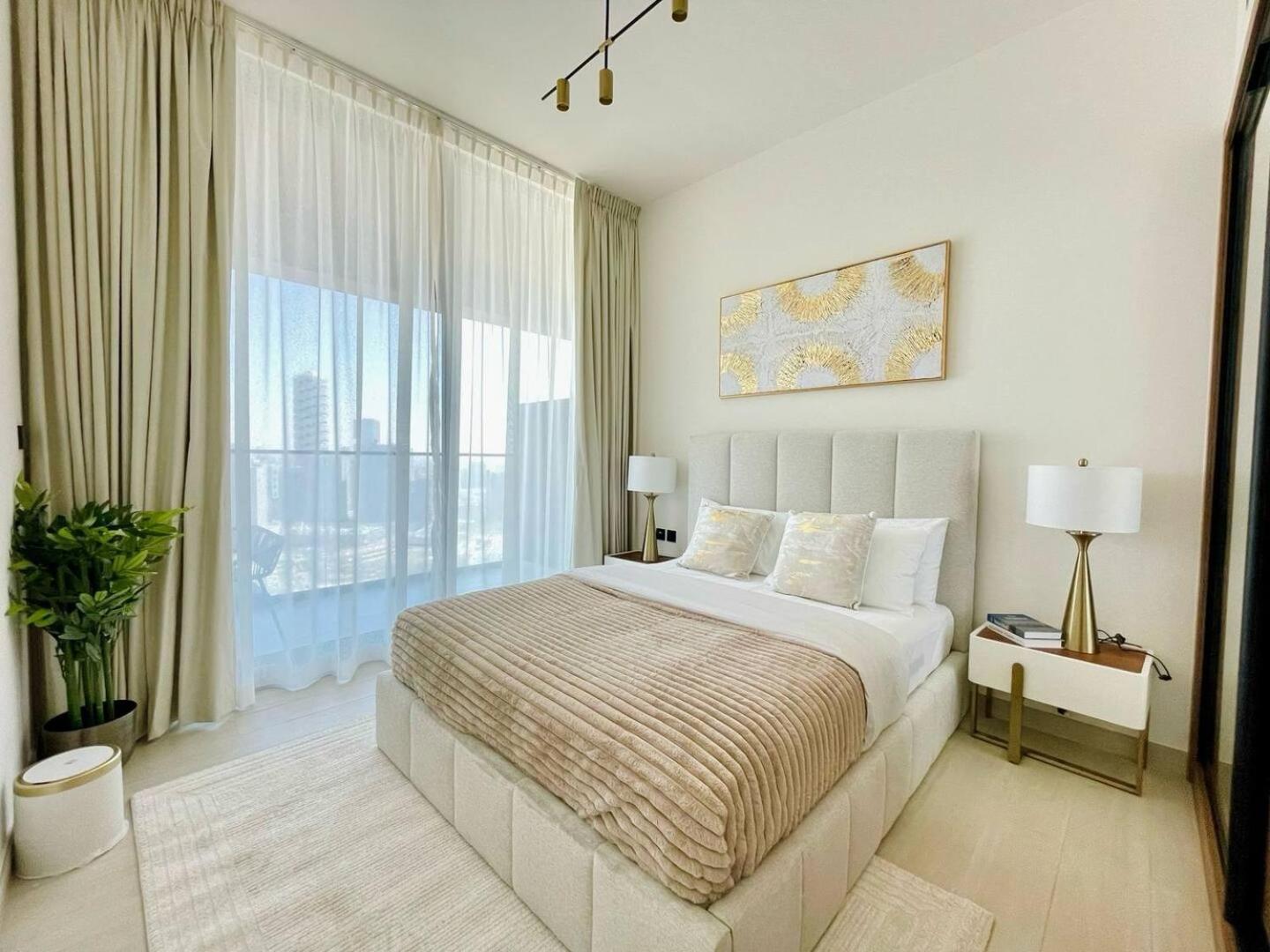 Gold Kissed 1br In The Heart Of Jvc! Apartment *